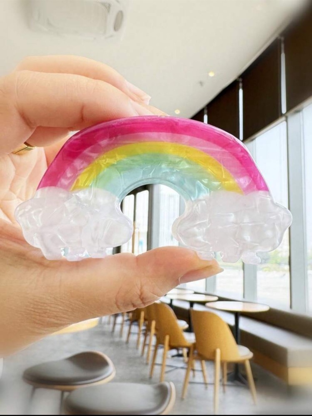 🌈 Rainbow Hair Clip 🌈 - Picture 2 of 3